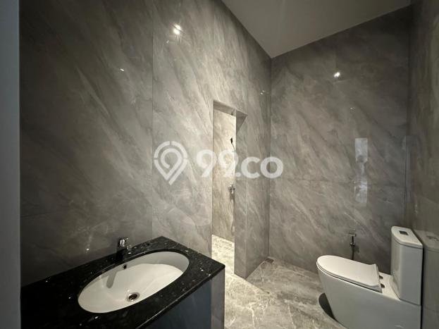 Rumah Elit Modern Tanpa Renovasi di Ragunan Jakarta Selatan Rumah Elit Modern Tanpa Renovasi di Ragunan Jakarta Selatan