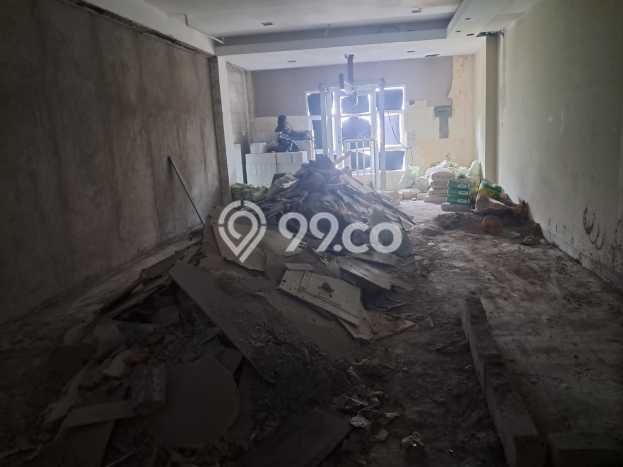 Ruko Dijual di Jakarta Barat LT 68m2 & LB 272m2 Lokasi Terbaik! Ruko Dijual di Jakarta Barat LT 68m2 & LB 272m2 Lokasi Terbaik!