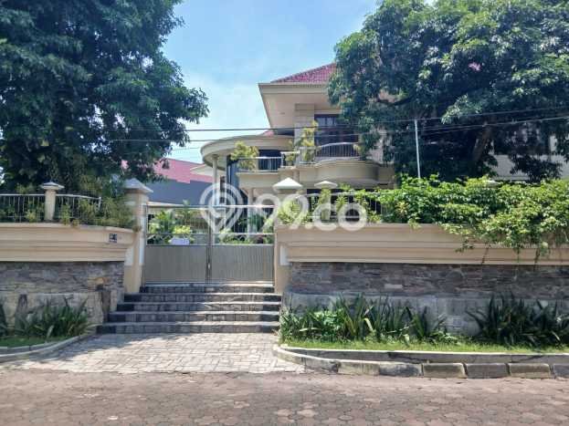 Hunian Elit LB 735m2 Siap Pakai Desain Elegan di Sukomanunggal, Surabaya Hunian Elit LB 735m2 Siap Pakai Desain Elegan di Sukomanunggal, Surabaya