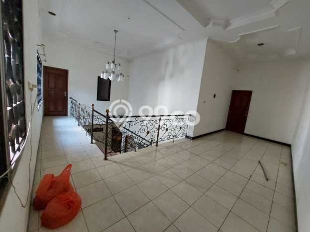 Dijual Rumah Luas Megah Dengan View Eksklusif di Dharma Husada, Surabaya Dijual Rumah Luas Megah Dengan View Eksklusif di Dharma Husada, Surabaya
