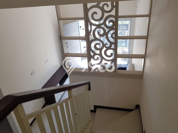 Dijual Cepat Rumah Bagus Siap Huni LB 129m2 di Sukolilo, Surabaya Dijual Cepat Rumah Bagus Siap Huni LB 129m2 di Sukolilo, Surabaya