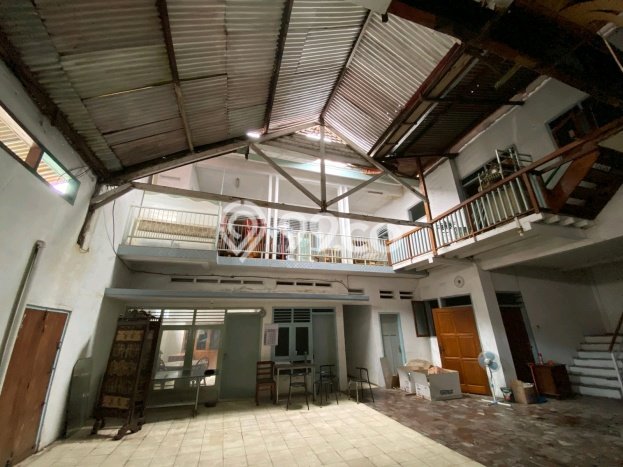 Unit Komersial Dijual di Tegalsari Surabaya Luas Tanah 521m2, Luas Bangunan 1042m2 Unit Komersial Dijual di Tegalsari Surabaya Luas Tanah 521m2, Luas Bangunan 1042m2