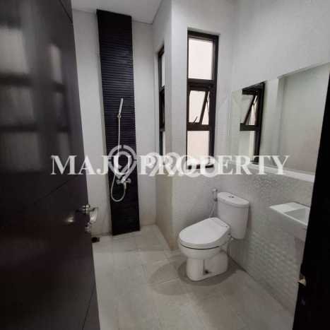 Jual Rumah Luas Megah Dengan View Eksklusif di Cibubur, Jakarta Timur Jual Rumah Luas Megah Dengan View Eksklusif di Cibubur, Jakarta Timur
