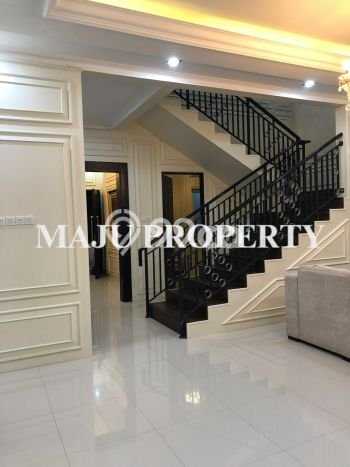 Rumah Luxury Modern Tanpa Renovasi di Citra Grand Jakarta Timur Rumah Luxury Modern Tanpa Renovasi di Citra Grand Jakarta Timur