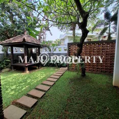 Jual Rumah Luas Megah Dengan View Eksklusif di Cibubur, Jakarta Timur Jual Rumah Luas Megah Dengan View Eksklusif di Cibubur, Jakarta Timur