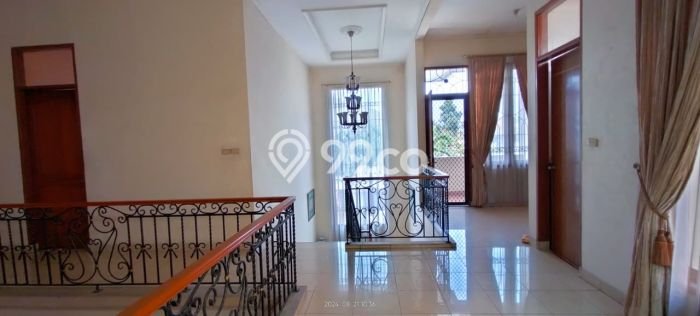 Jual Rumah Mewah Elegan Dengan View Eksklusif di Pulomas, Jakarta Timur Jual Rumah Mewah Elegan Dengan View Eksklusif di Pulomas, Jakarta Timur