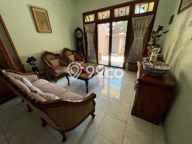 Ready to Use! Premium House LT 300m2 Desain Elegan di Surabaya Kota Ready to Use! Premium House LT 300m2 Desain Elegan di Surabaya Kota