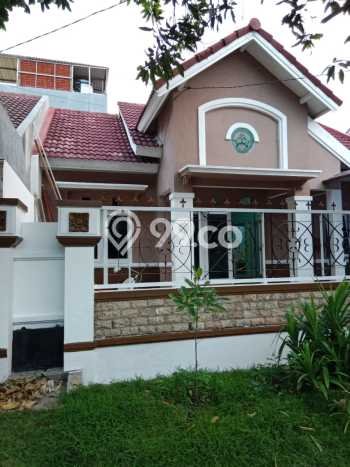 For Sale Rumah 4 Kamar Lokasi Ideal Nyaman dan Strategis di Waru For Sale Rumah 4 Kamar Lokasi Ideal Nyaman dan Strategis di Waru