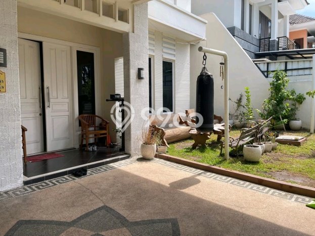 Dijual Rumah Mewah Elegan Dengan View Cantik di Waru, Surabaya Dijual Rumah Mewah Elegan Dengan View Cantik di Waru, Surabaya