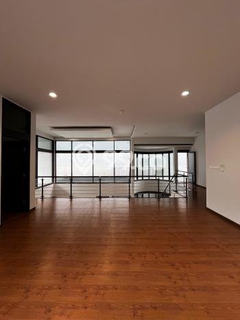 Hunian Modern dengan LT 633m2 & LB 650m2 Dikontrakkan di Pondok Indah Hunian Modern dengan LT 633m2 & LB 650m2 Dikontrakkan di Pondok Indah