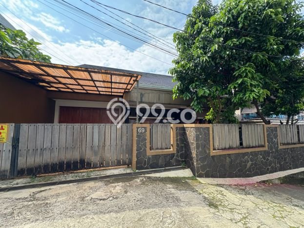 Dijual Rumah Premium dengan Fasilitas Sekitar Lengkap di Pasar Rebo, Jakarta Timur Dijual Rumah Premium dengan Fasilitas Sekitar Lengkap di Pasar Rebo, Jakarta Timur