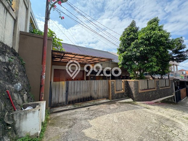 Dijual Rumah Premium dengan Fasilitas Sekitar Lengkap di Pasar Rebo, Jakarta Timur Dijual Rumah Premium dengan Fasilitas Sekitar Lengkap di Pasar Rebo, Jakarta Timur