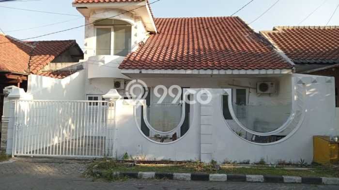 Dijual Rumah Mewah Elegan Dengan View Cantik di Babatan, Surabaya Dijual Rumah Mewah Elegan Dengan View Cantik di Babatan, Surabaya