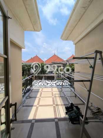 Rumah Mewah LB 550m2 Siap Huni Desain Elegan di Citraland, Surabaya Rumah Mewah LB 550m2 Siap Huni Desain Elegan di Citraland, Surabaya
