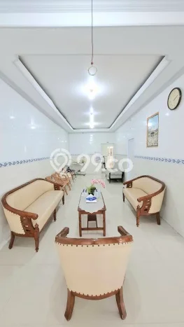 Rumah Eksklusif Siap Huni LT 240m2 di Rungkut, Surabaya Rumah Eksklusif Siap Huni LT 240m2 di Rungkut, Surabaya