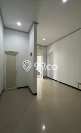 Disewakan! Rumah 5 Kamar Tidur &
3 Kamar Mandi di Ketintang, Surabaya Disewakan! Rumah 5 Kamar Tidur &
3 Kamar Mandi di Ketintang, Surabaya