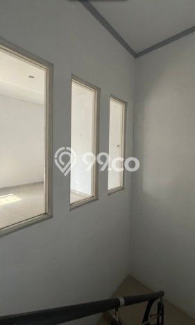 Disewakan! Rumah 5 Kamar Tidur &
3 Kamar Mandi di Ketintang, Surabaya Disewakan! Rumah 5 Kamar Tidur &
3 Kamar Mandi di Ketintang, Surabaya