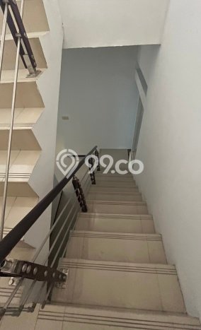 Disewakan! Rumah 5 Kamar Tidur &
3 Kamar Mandi di Ketintang, Surabaya Disewakan! Rumah 5 Kamar Tidur &
3 Kamar Mandi di Ketintang, Surabaya