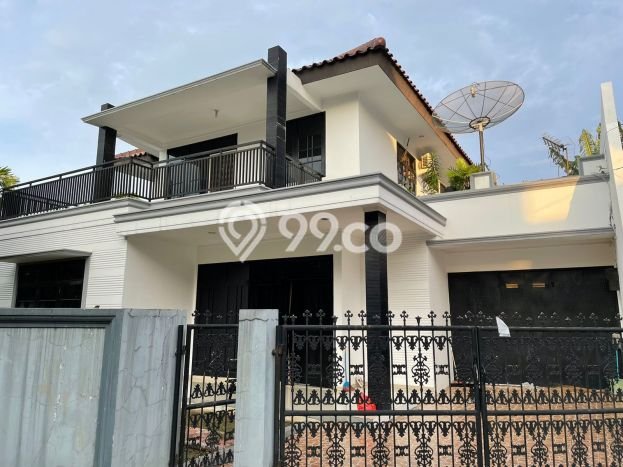 Rumah Mewah LB 305m2 Siap Huni Desain Elegan di Cibubur, Jakarta Timur Rumah Mewah LB 305m2 Siap Huni Desain Elegan di Cibubur, Jakarta Timur