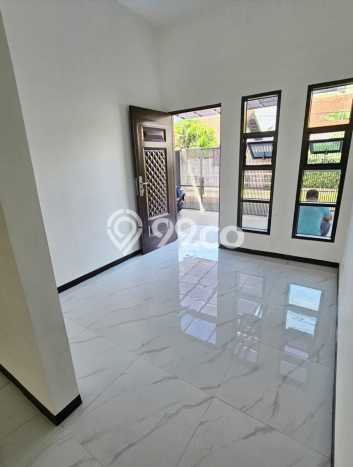 For Sale Rumah 4 Kamar Lokasi Ideal Nyaman dan Strategis di Babakan Ciparay For Sale Rumah 4 Kamar Lokasi Ideal Nyaman dan Strategis di Babakan Ciparay