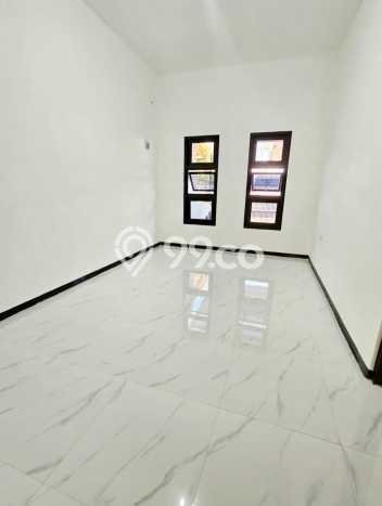 For Sale Rumah 4 Kamar Lokasi Ideal Nyaman dan Strategis di Babakan Ciparay For Sale Rumah 4 Kamar Lokasi Ideal Nyaman dan Strategis di Babakan Ciparay