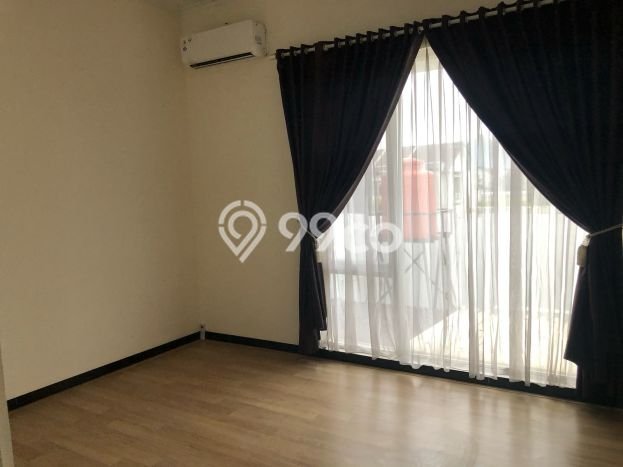 Rumah Luas Asri 3 KT Siap Huni di Taman Kopo Indah Bandung Rumah Luas Asri 3 KT Siap Huni di Taman Kopo Indah Bandung