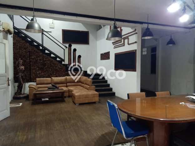 Rumah Luxury Modern Tanpa Renovasi di Pelajar Pejuang Bandung Rumah Luxury Modern Tanpa Renovasi di Pelajar Pejuang Bandung
