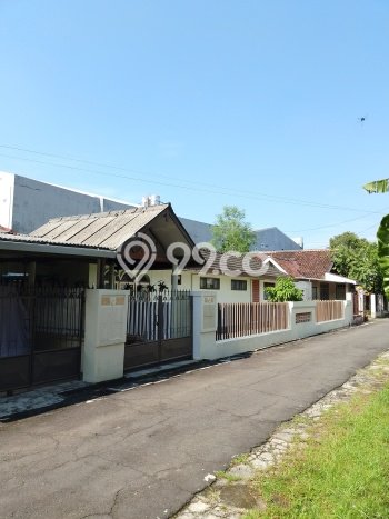 Peluang Investasi! Rumah Kost Dijual di Sumbersari, Jember, 16 KT, 5 KM, Luas 300m2 Peluang Investasi! Rumah Kost Dijual di Sumbersari, Jember, 16 KT, 5 KM, Luas 300m2