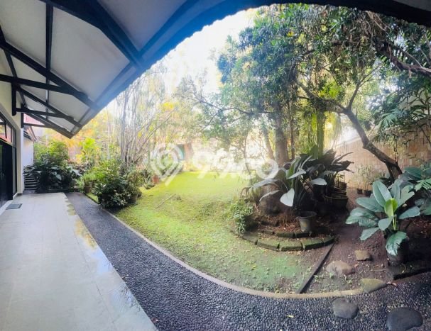 For Sale! Luxury House LT 1200m2 Desain Elegan di Pajajaran For Sale! Luxury House LT 1200m2 Desain Elegan di Pajajaran