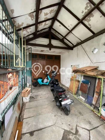 Siap Huni Rumah Minimalis & Modern LB 278m2 di Petemon Siap Huni Rumah Minimalis & Modern LB 278m2 di Petemon
