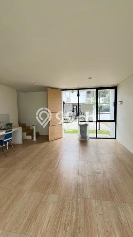 Rumah Luas Asri 3 KT Siap Pakai di Cikarang Bekasi Rumah Luas Asri 3 KT Siap Pakai di Cikarang Bekasi