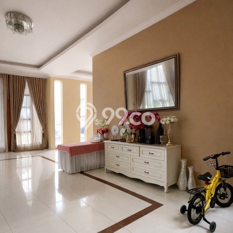 Jual Rumah Luas Elegan Dengan View Cantik di Grand Wisata, Bekasi Jual Rumah Luas Elegan Dengan View Cantik di Grand Wisata, Bekasi