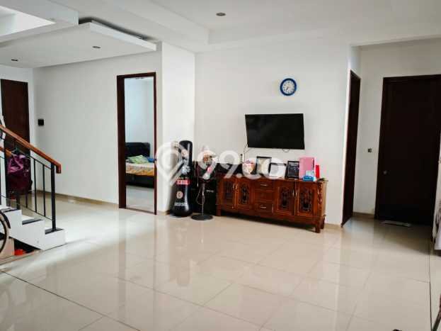 Rumah Strategis Modern Lb 180m2 di Cipayung, Jakarta Timur Rumah Strategis Modern Lb 180m2 di Cipayung, Jakarta Timur