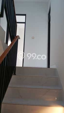 Rumah Modern Cantik 4 KT Bisa Langsung Pindah di BSD Rumah Modern Cantik 4 KT Bisa Langsung Pindah di BSD