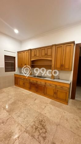 Lokasi strategis! Rumah siap huni dikontrakkan di Cilandak LB 550m2 Lokasi strategis! Rumah siap huni dikontrakkan di Cilandak LB 550m2