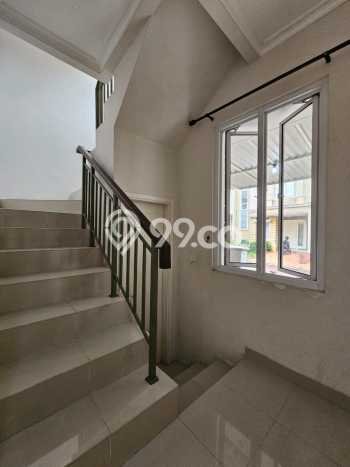 Hunian Strategis 4 KT LB 189m2 Kondisi Bagus di Gading Serpong Hunian Strategis 4 KT LB 189m2 Kondisi Bagus di Gading Serpong