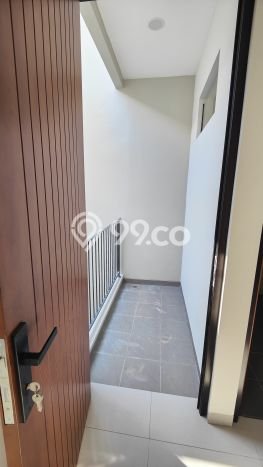 Rumah Modern Cantik 5 Kamar Bisa Langsung Pindah di Kelapa Gading Rumah Modern Cantik 5 Kamar Bisa Langsung Pindah di Kelapa Gading