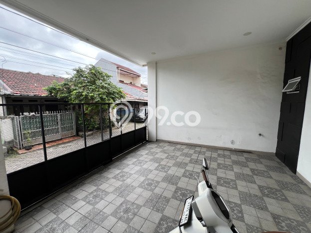 Dijual Rumah 5 Kamar Lokasi Ideal Nyaman dan Strategis di Cipondoh Dijual Rumah 5 Kamar Lokasi Ideal Nyaman dan Strategis di Cipondoh