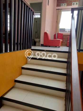 Rumah Kost untuk Dijual di Bojongsoang dengan 8 KT, 4 KM, Luas 172m2 Rumah Kost untuk Dijual di Bojongsoang dengan 8 KT, 4 KM, Luas 172m2