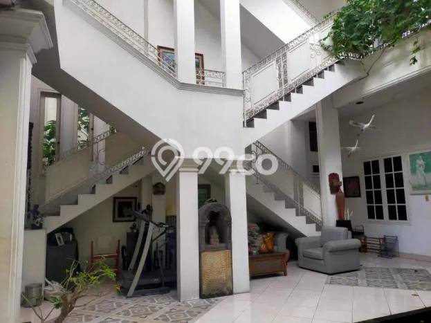Siap Huni Rumah Mewah 10 Kamar di Menteng Dekat ke Mana Pun Siap Huni Rumah Mewah 10 Kamar di Menteng Dekat ke Mana Pun
