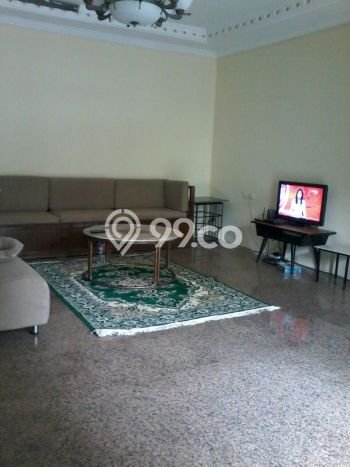 Lokasi strategis! Rumah siap huni dikontrakkan di Menteng LB 500m2 Lokasi strategis! Rumah siap huni dikontrakkan di Menteng LB 500m2