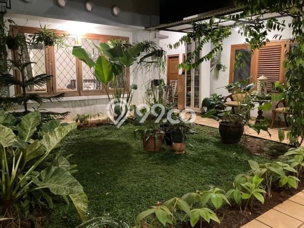 Lokasi strategis! Rumah siap huni dikontrakkan di Kebayoran Baru LB 200m2 Lokasi strategis! Rumah siap huni dikontrakkan di Kebayoran Baru LB 200m2