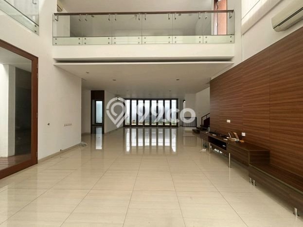 Disewakan Rumah Bagus di Menteng Harga Rp 1,3 Miliar/ Tahun Disewakan Rumah Bagus di Menteng Harga Rp 1,3 Miliar/ Tahun