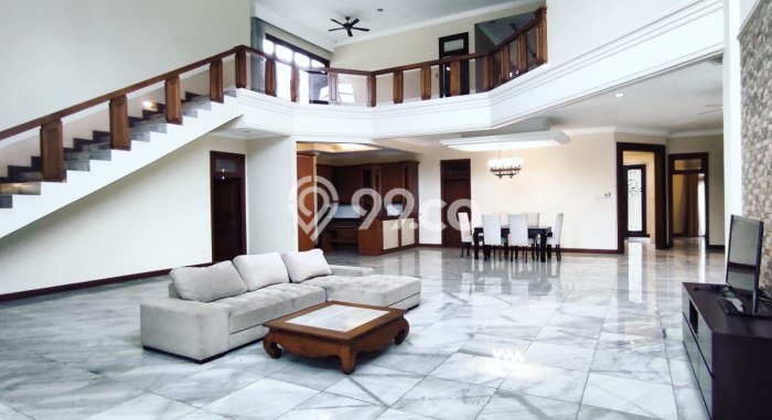 Siap Huni Rumah Mewah 5 Kamar di Kebayoran Baru Dekat ke Mana Pun Siap Huni Rumah Mewah 5 Kamar di Kebayoran Baru Dekat ke Mana Pun