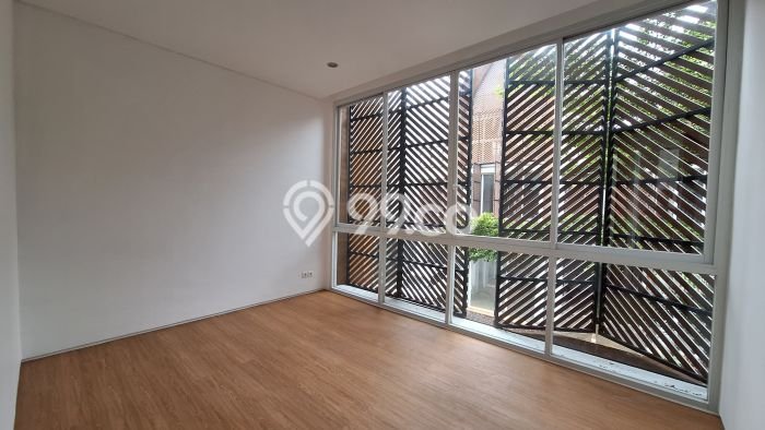 Dijual Rumah Luas Elegan Dengan View Cantik di Jati Padang, Jakarta Selatan Dijual Rumah Luas Elegan Dengan View Cantik di Jati Padang, Jakarta Selatan