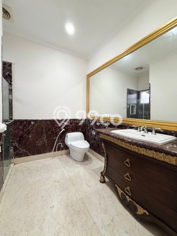 Hunian Minimalis Untuk Disewakan di Kemang Jakarta Selatan 4 KT & 4 KM Hunian Minimalis Untuk Disewakan di Kemang Jakarta Selatan 4 KT & 4 KM