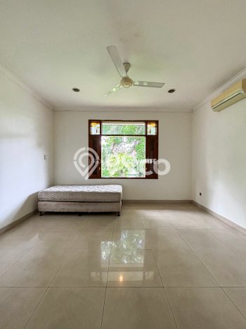 Hunian Ideal dengan LT 940m2 & LB 410m2 Dikontrakkan di Cipete Hunian Ideal dengan LT 940m2 & LB 410m2 Dikontrakkan di Cipete