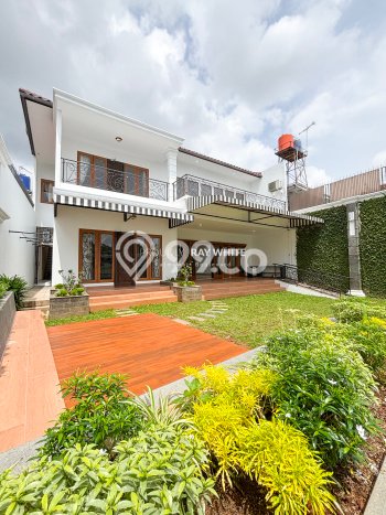 Hunian Minimalis Untuk Disewakan di Kemang Jakarta Selatan 4 KT & 4 KM Hunian Minimalis Untuk Disewakan di Kemang Jakarta Selatan 4 KT & 4 KM