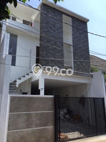 Siap Huni Rumah Mewah 4 Kamar di Mampang Prapatan Dekat ke Mana Saja Siap Huni Rumah Mewah 4 Kamar di Mampang Prapatan Dekat ke Mana Saja