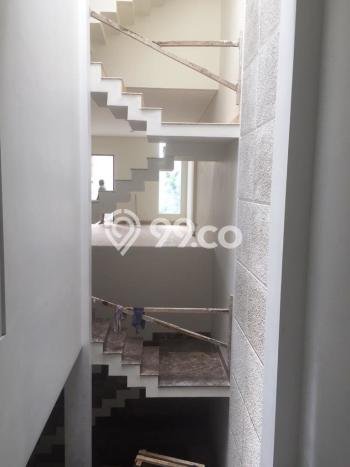 Siap Huni Rumah Mewah 4 Kamar di Mampang Prapatan Dekat ke Mana Saja Siap Huni Rumah Mewah 4 Kamar di Mampang Prapatan Dekat ke Mana Saja